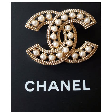 broche chanel portée|broche chanel prix.